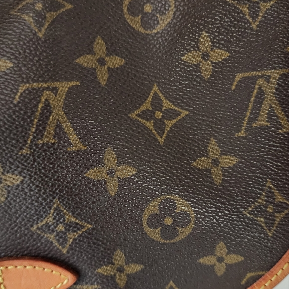 Louis Vuitton Saumur 30. Dryness & slight water marks on vachetta. - Picture 8 of 14